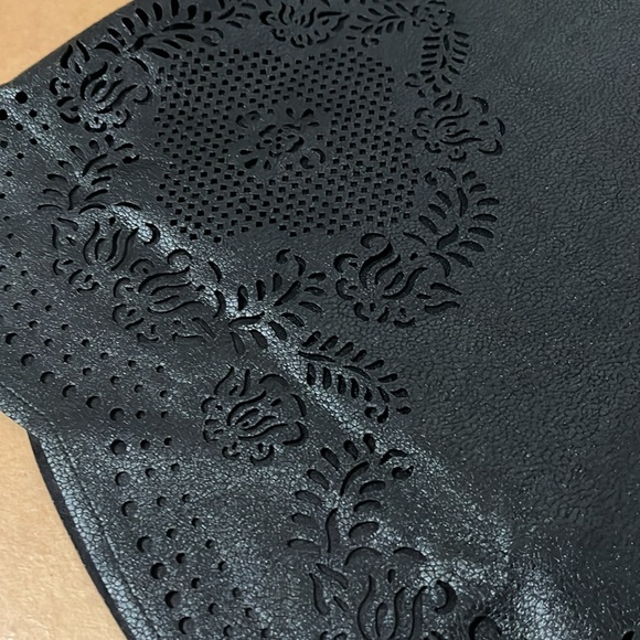 Black Faux Leather Like Scallop Skirt with Side Zipper - Picture 2 of 4